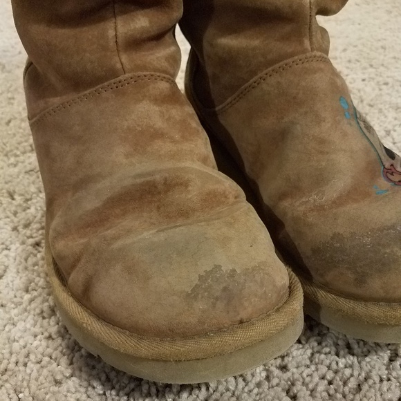 Custom tattoo/hand painted UGGs - Picture 7 of 8